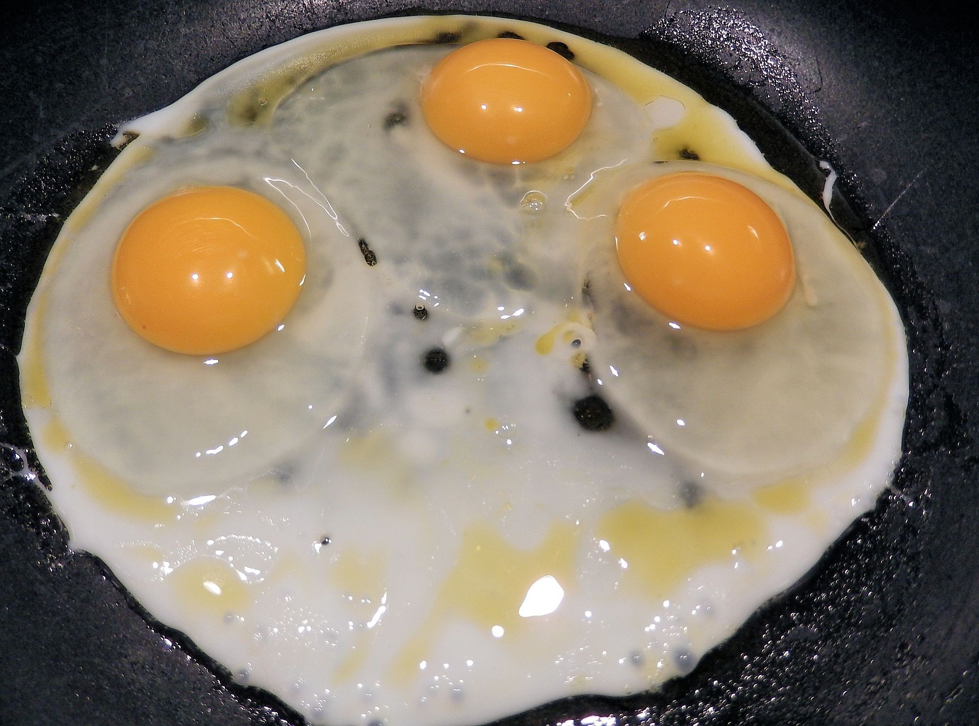 Czy patelnia do jajek sadzonych jest konieczna?